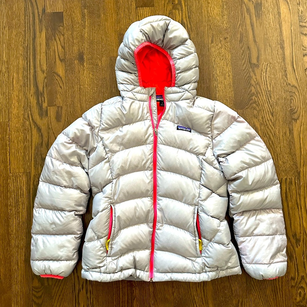 Girls Patagonia Hi-loft down sweater hoodie size (L)